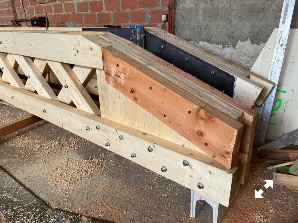 Construction des poutres, pose des renforcements en fer